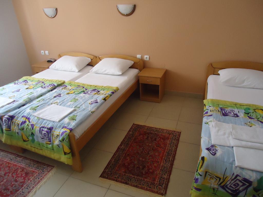 Hotel Kangaroo Будва Екстер'єр фото