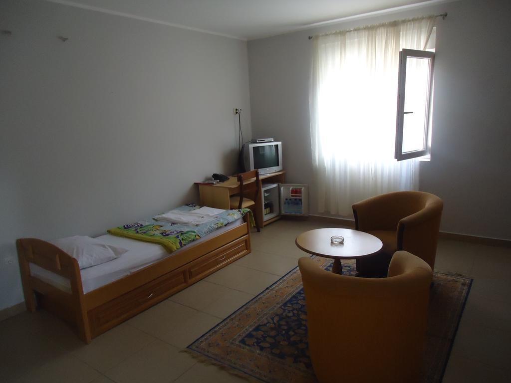 Hotel Kangaroo Будва Екстер'єр фото