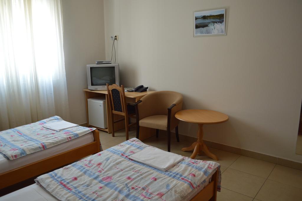 Hotel Kangaroo Будва Екстер'єр фото