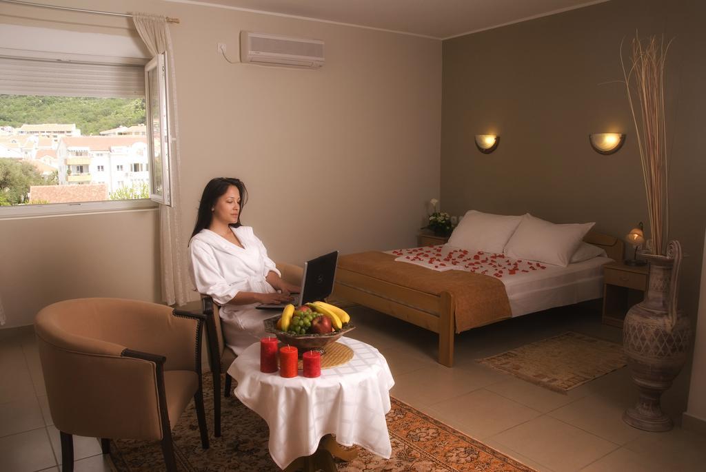 Hotel Kangaroo Будва Екстер'єр фото